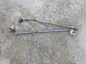 Toyota Corolla KE70 Genuine Set of Inner Wiper Arms - Picture 1 of 2