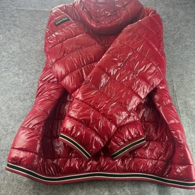 Hermoso abrigo acolchado rojo brillante Calvin Klein ribete universitario a rayas XXL 100 % nailon Foto 1 de 4