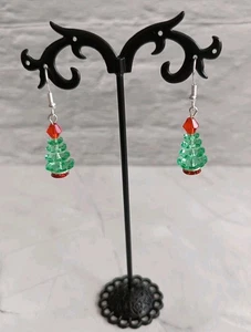 Christmas Tree Acrylic Dangle/Drop Earrings Silver Tone Wires BNWOT 2cm Gift - Picture 1 of 2