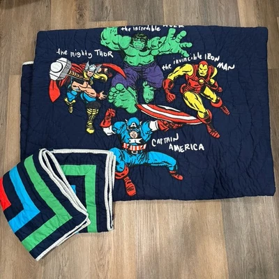 Juego completo/reina de edredón Pottery Barn Kids 86x86 Avengers Marvel Super Heroes Foto 1 de 4