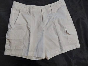 St. John's Bay 100% Cotton Womens Size 6 White Flap Pocket Cargo Shorts - Picture 1 of 7
