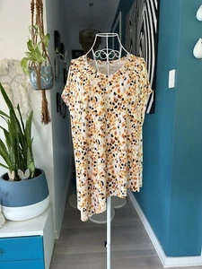 Lou Lou Bamboo Patterned T Shirt With Asymmetrical Hem. Size L-XL - Picture 1 of 6