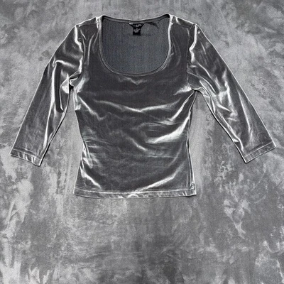 Top vintage Guess para mujer mediano plateado terciopelo cuello cuadrado manga 3/4 Y2K Estados Unidos Foto 1 de 4