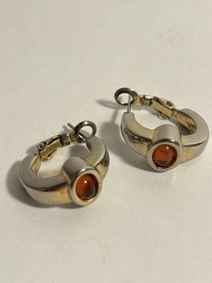 Pendientes vintage con cierre de palanca en tono plata/oro con piedra de acento de cornalina Foto 1 de 4