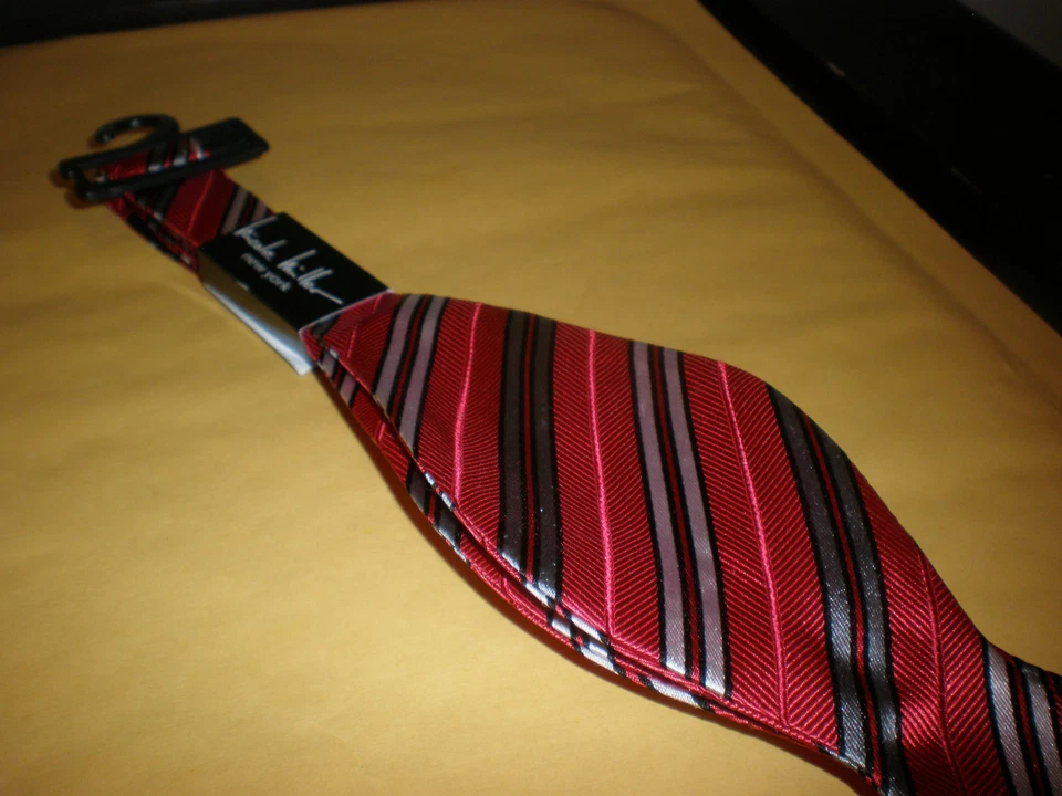 PAJARITA HOMBRE NICOLE MILLER NUEVA CON ETIQUETA ROJA BLANCA PLATA NEGRA Foto 1 de 1