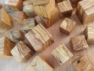 legno-wood di ulivo/olivo, tornitura, decorazione, lampade, tappi, resina epoxy - Immagine 1 di 4