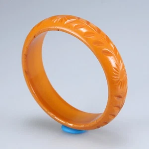 Vintage Carved Butterscotch Bakelite Bangle - Excellent Condition Ready to Wear - Picture 1 of 3