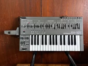 Roland SH-101 monophoner Bass Synthesizer mit MOD GRIP SH101 - Bild 1 von 9