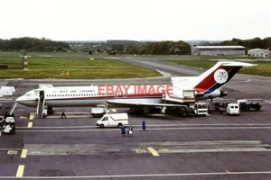 PHOTO G-BHVT BOEING 727-212 DAN AIR NEWCASTLE 01-06-1991 - Picture 1 of 1