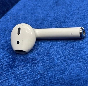 A1523 AirPod di ricambio originali Apple AirPods 1a generazione (solo orecchio destro - Foto 1 di 3