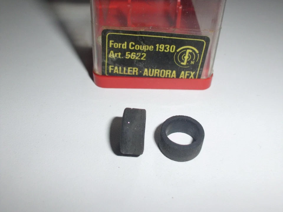 Faller Aurora 5622 AFX Ford Coupe 1930, nur Hinterreifen, gebraucht (HH) - Bild 1 von 1