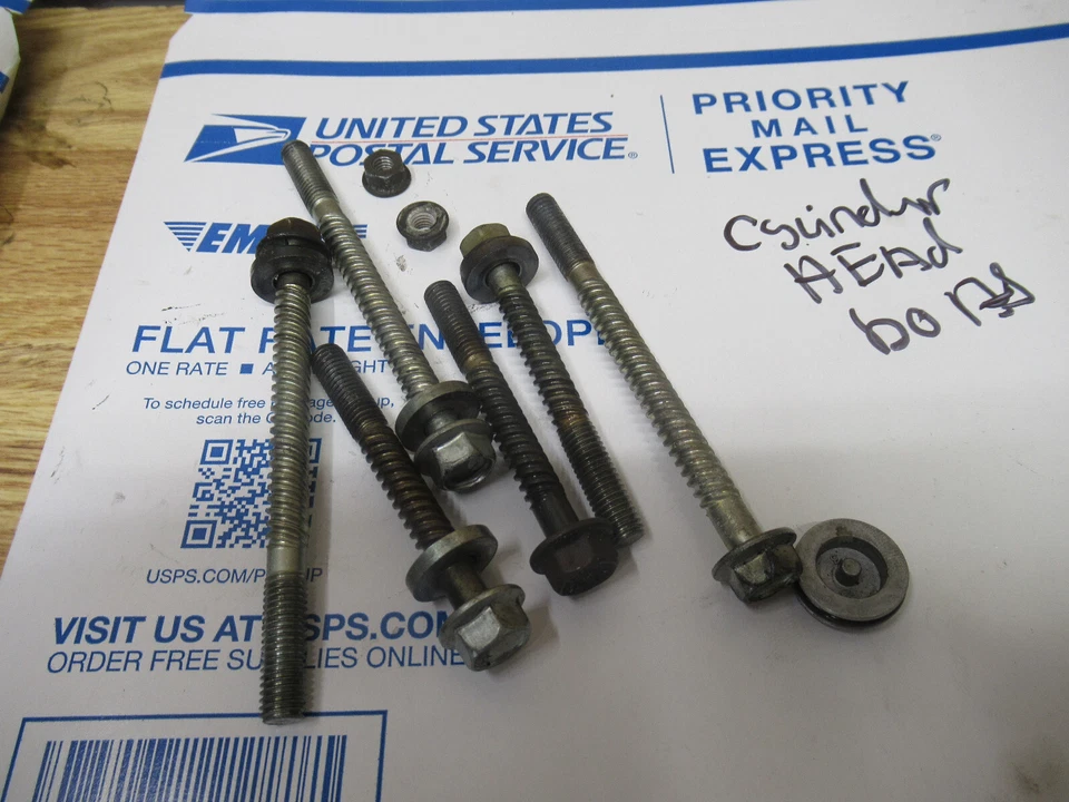 БОЛТЫ КРЕПЛЕНИЯ ГОЛОВКИ БЛОКА ЦИЛИНДРОВ XL 600 HONDA 1984 XL 600R 1984 - Изображение 1 из 1