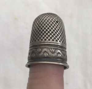 ANTIQUE FRENCH Sterling SILVER THIMBLE, 1800s Victorian 1” Vine Sewing Finger