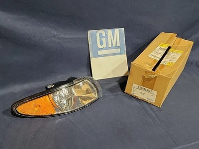 Nos GM 97-03 Pontiac Grand Prix, Park & Turn and Sidemarker, LH p/n 16521834 Foto 1 de 4