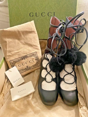 Gucci Botín de Cuero Negro Pom Pom Talla 36.5 Nuevo en Caja Bolsa para el Polvo Foto 1 de 4
