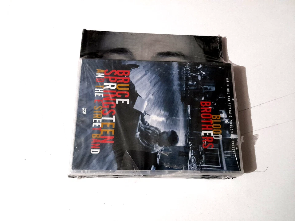 BRUCE SPRINGSTEEN THE E STREET  "BLOOD BROTHERS" DVD + LIBRO PRECINTADO SEALED - Imagen 1 de 2