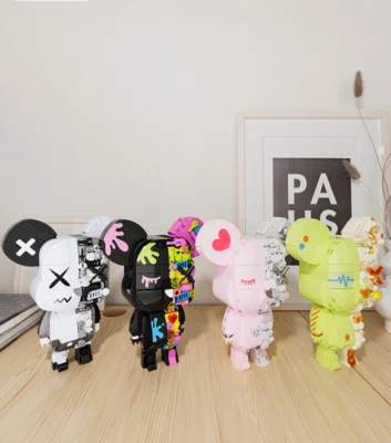 Jaki KAWS Estilo Urso Brinquedo Bloco de Construção Faça Você Mesmo – Figura de Tijolo Arte Colecionável Presente - Imagem 1 de 4