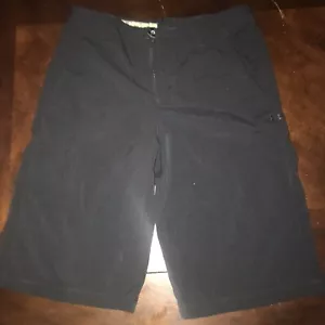 Under Armour schwarze Heatgear Activewear Shorts Größe YLG/JG/G - Bild 1 von 5