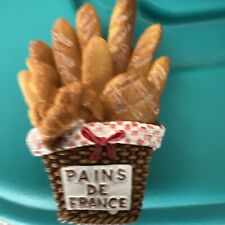 Benart Editions fridge magnet "Pains de France " ( french bread in a basket)