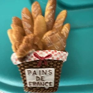 Benart Editions fridge magnet "Pains de France " ( french bread in a basket) - Imagen 1 de 3