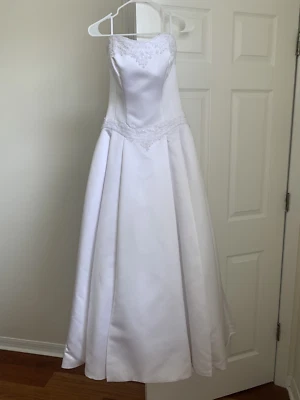 Gorgeous Casablanca Wedding Dress, White, Size 4, Style 1802 - Image 1 of 4