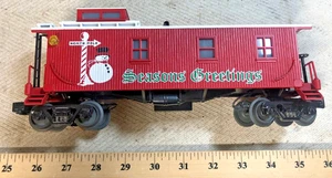 MTH Seasons' Greetings Caboose iluminado lado madera calibre O rojo 30-7019C (C) - Imagen 1 de 6
