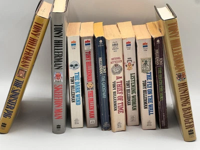 Lot of 10 Books - Tony Hillerman: Skeleton Man, The Sinister Pig, Hunting Badger Foto 1 de 4