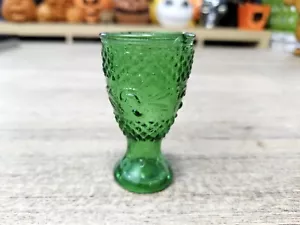Vintage grün Glas kleine Vasen Tassen Kelche Diamant Spitze Pressglas Barware - Bild 1 von 8