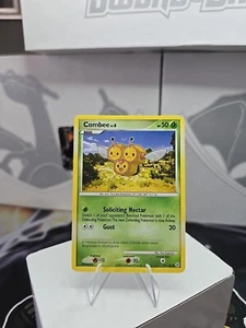 Pokémon TCG Combee Diamant & Perle 79/130 normal üblich - Bild 1 von 2