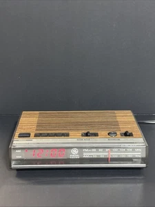 Radio reloj digital electrónico vintage GE FM/AM 7-4624 - Imagen 1 de 5