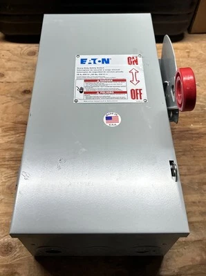 DH361FGK Cutler Hammer 30 Amp 600V 3 Phase 3 Wire Fusible Disconnect Switch - Image 1 of 4