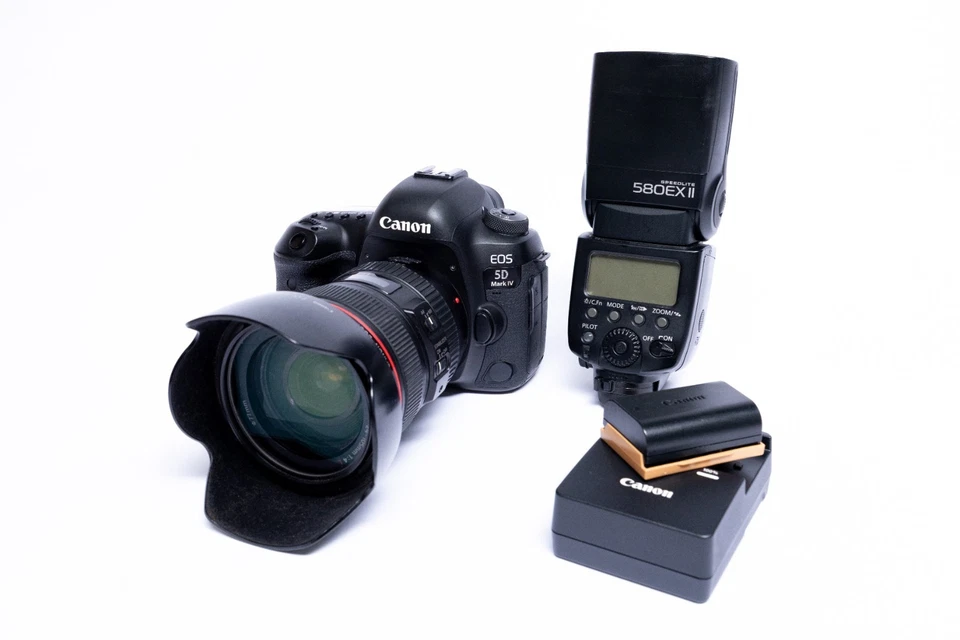 Canon EOS 5D Mark IV + zoom Canon 24-105 f:4 L IS USM + flash 580EX II - Photo 1/4