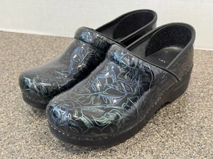 Dansko Womens Black/Tropical Leaf Patent Leather Clog Womens 39 EU 8.5-9 US EUC - Picture 1 of 15