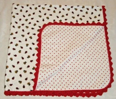 Manta de bebé de franela hecha a mano a lunares con flor Ladybug roja blanca borde de ganchillo Foto 1 de 4