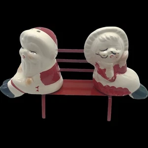 Vintage Santa Mrs Clause Kissing Salt Pepper Shaker Bench Christmas Holiday S&P - Picture 1 of 12
