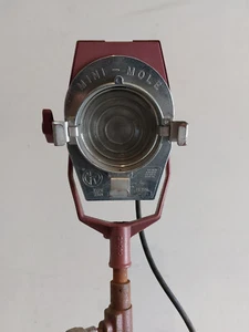 Mole Richardson Mini Mole 2801 Fresnel Tungsten Light - LIGHT ONLY, NO STAND - Picture 1 of 14