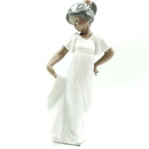 Lladro NAO "Little Sweetheart" Handmade Porcelain 8.75"x 4.25" Figurine 2000 - Picture 1 of 12