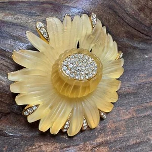 Vintage Unsigned Hattie Carnegie Soft Yellow Lucite Rhinestone Pin - Picture 1 of 8