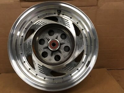 Suzuki VZ800 1997-2004 Marauder, llanta trasera, rueda trasera del pasajero #121419 Foto 1 de 4
