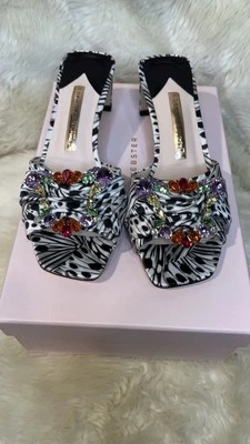 Forma de salto pequeno Sophia Webster preto e branco com enfeites coloridos, - Imagem 1 de 4