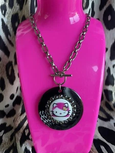 Tarina Tarantino Vintage Pink Head Black White Swirl Lucite Hello Kitty Necklace - Picture 1 of 7