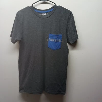 Camisa Samsung Hombre Pequeña Gris Sólida Manga Corta Cuello Redondo Bolsillo Deletreado Foto 1 de 3