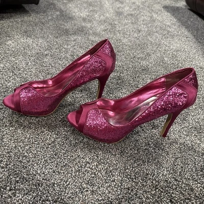 RSVP Women Sz 9.5 Hot Pink glitter satin Fabric Stiletto Heel Pump Peep Toe Shoe - Image 1 of 4