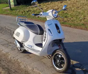 Piaggio Vespa GTS 300 300ccm BJ 2016 TÜV 10/2026 Unfallschaden - Bild 1 von 10