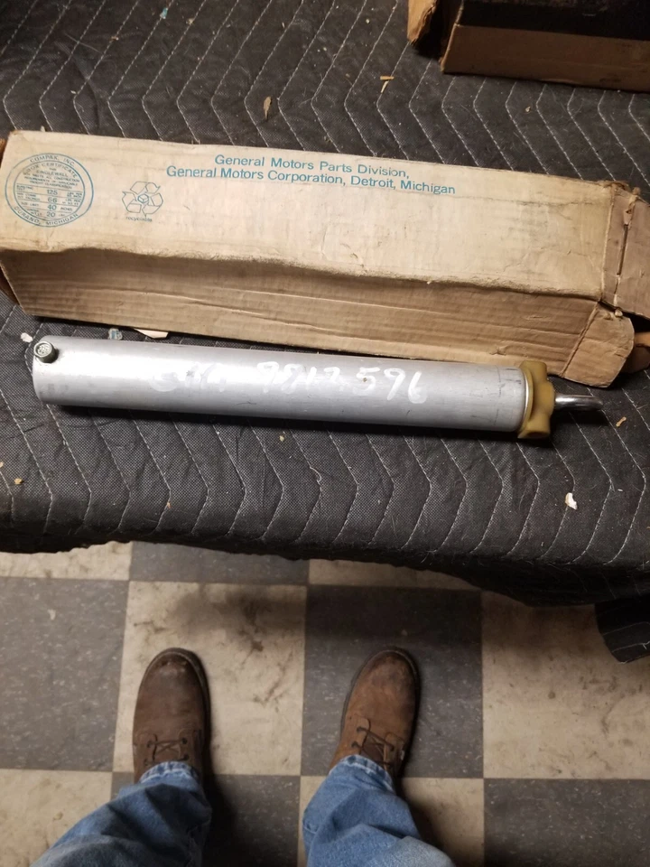 Nuevo de Lote Antiguo 1965-1970 Pontiac Chevy Convertible Cilindro Superior GM #9812596 Foto 1 de 1