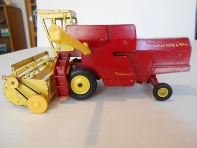 Vintage 1968 Ertl 1:32nd Scale New Holland 995 Sperry Rand Combine #750, Used - Image 1 of 4