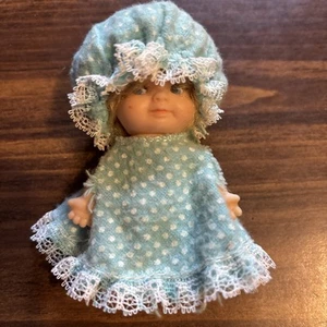 Vintage PEE WEE Uneeda Doll Miniature Hat Blonde hair yellow dress Blue - Picture 1 of 6