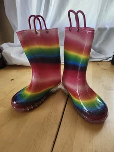 KIDS LIGHT UP RAIN BOOTS NWT, RAINBOW PATTERN, SIZE 12 PULL ON LOOPS, EASY CLEAN - Picture 1 of 11