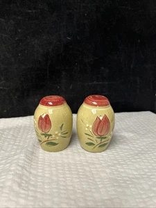 Vintage Stangl Centerpiece Magnolia Red Green White Salt Pepper Shakers - Picture 1 of 4
