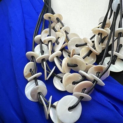 Collar Conchas Redondas Madreperla Multi Hilo Estilo Babero Cordón Negro 5352 R Foto 1 de 4